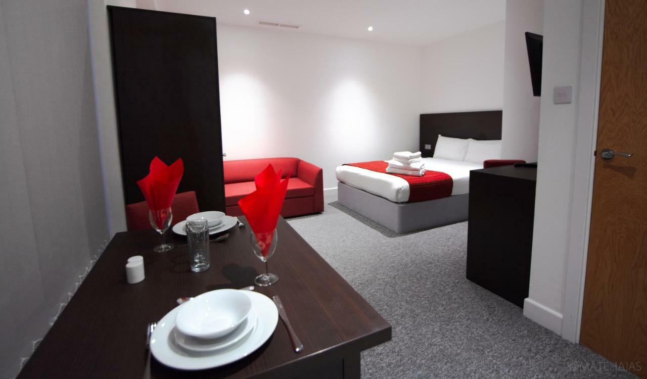 Somerville Apartments London Heathrow Хитроу Экстерьер фото