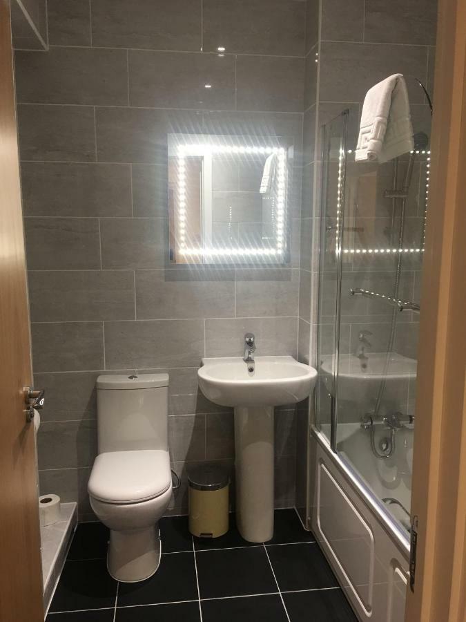 Somerville Apartments London Heathrow Хитроу Экстерьер фото
