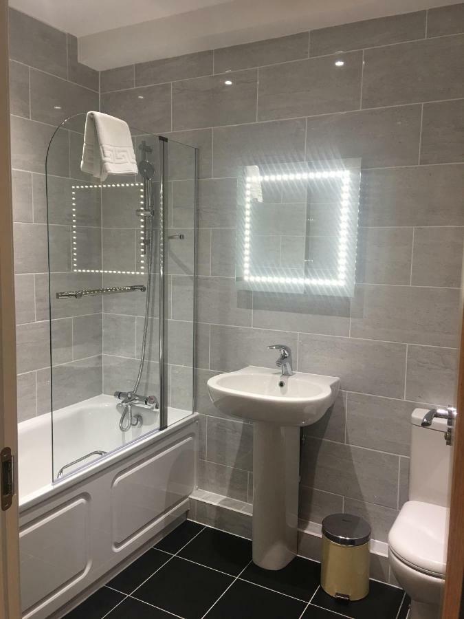 Somerville Apartments London Heathrow Хитроу Экстерьер фото