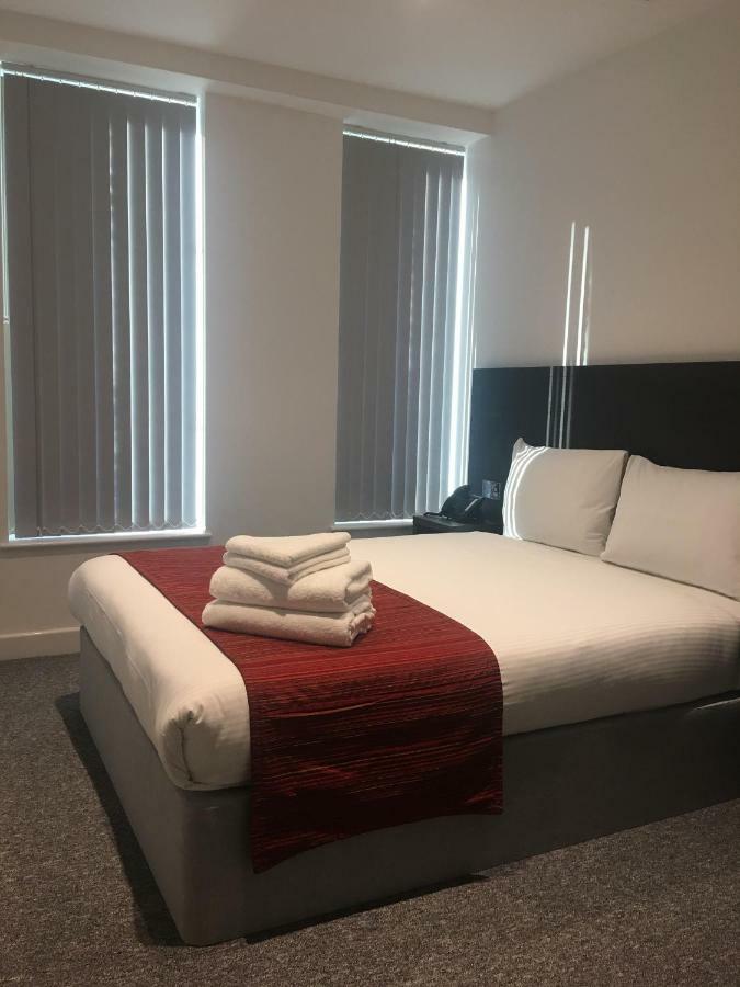 Somerville Apartments London Heathrow Хитроу Экстерьер фото