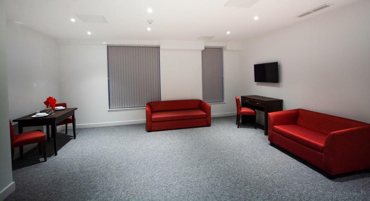 Somerville Apartments London Heathrow Хитроу Экстерьер фото